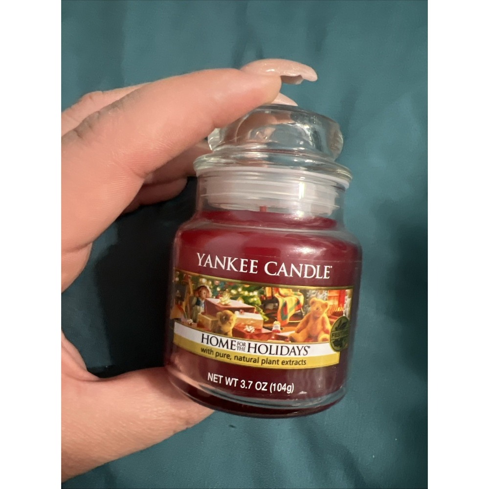 YANKEE CANDLE small jar candle 3.7 oz "home for the holidays" Retired scent
